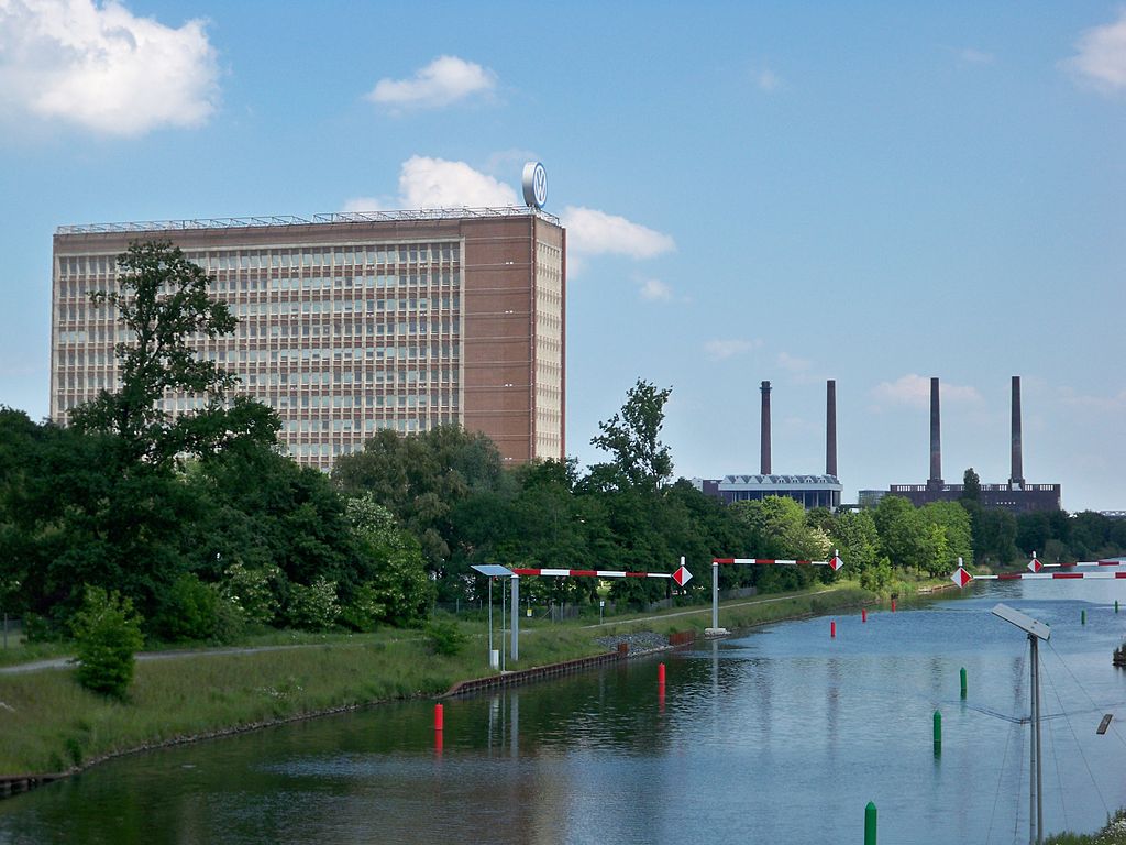 Headquarters of Volkswagen AG with the old power station and Mittellandkanal