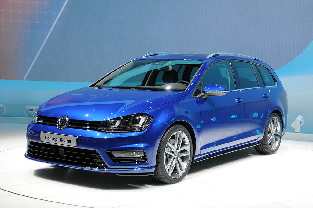 File:Volkswagen Golf Mk7.5 R Wagon Variant Estate.jpg - Wikipedia