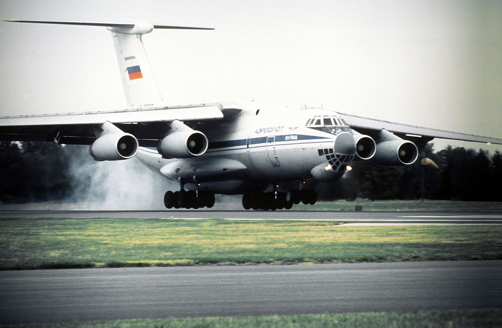 Ilyushin Il-76 touch down at Scott AFB