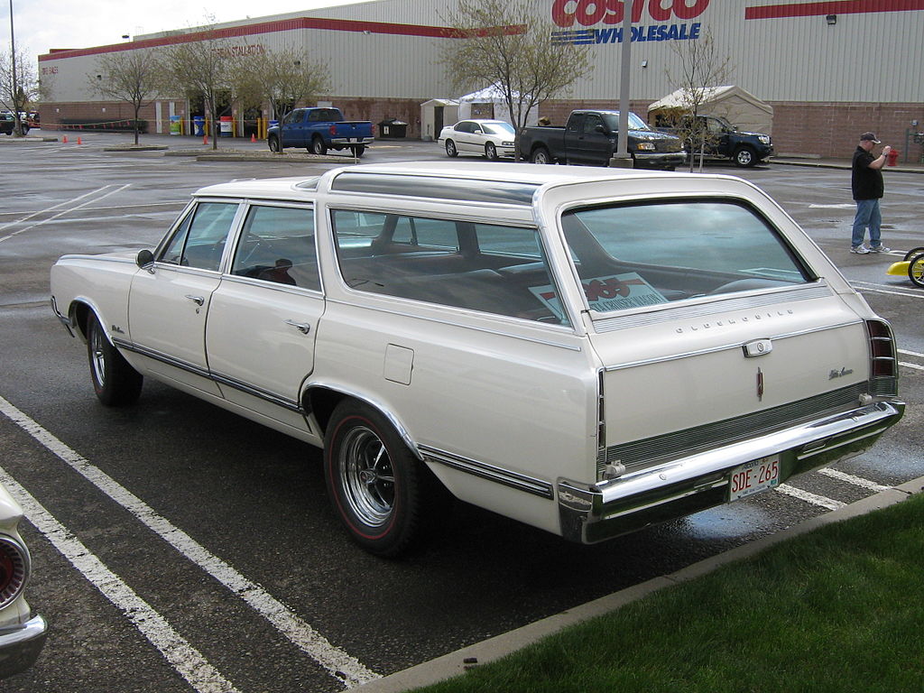 Rear view of a 1965 Vista Cruiser