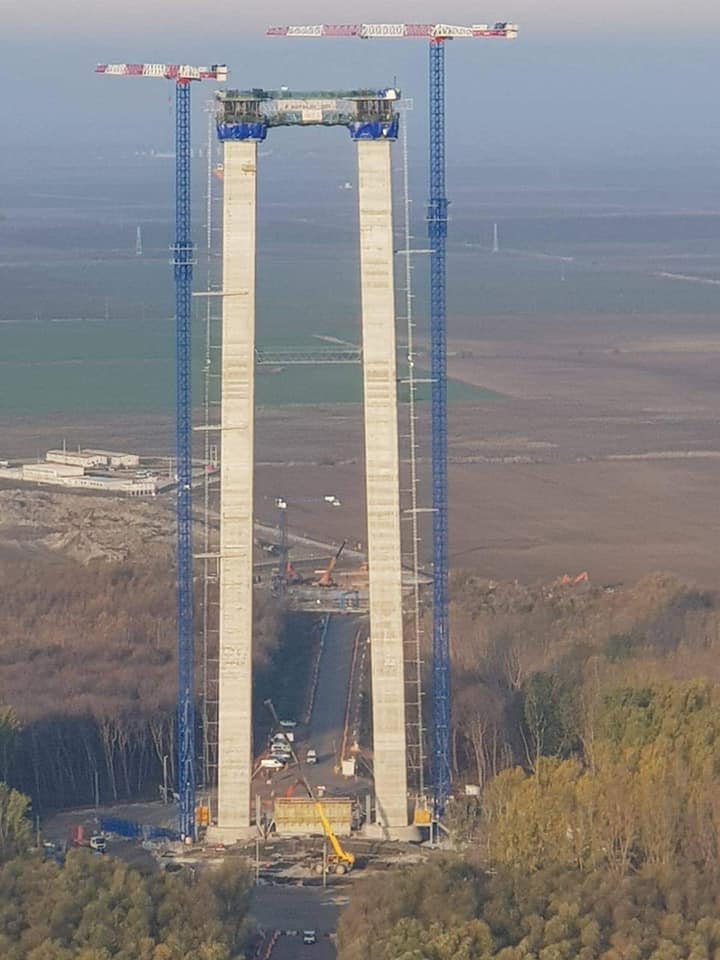 The main pillars during construction